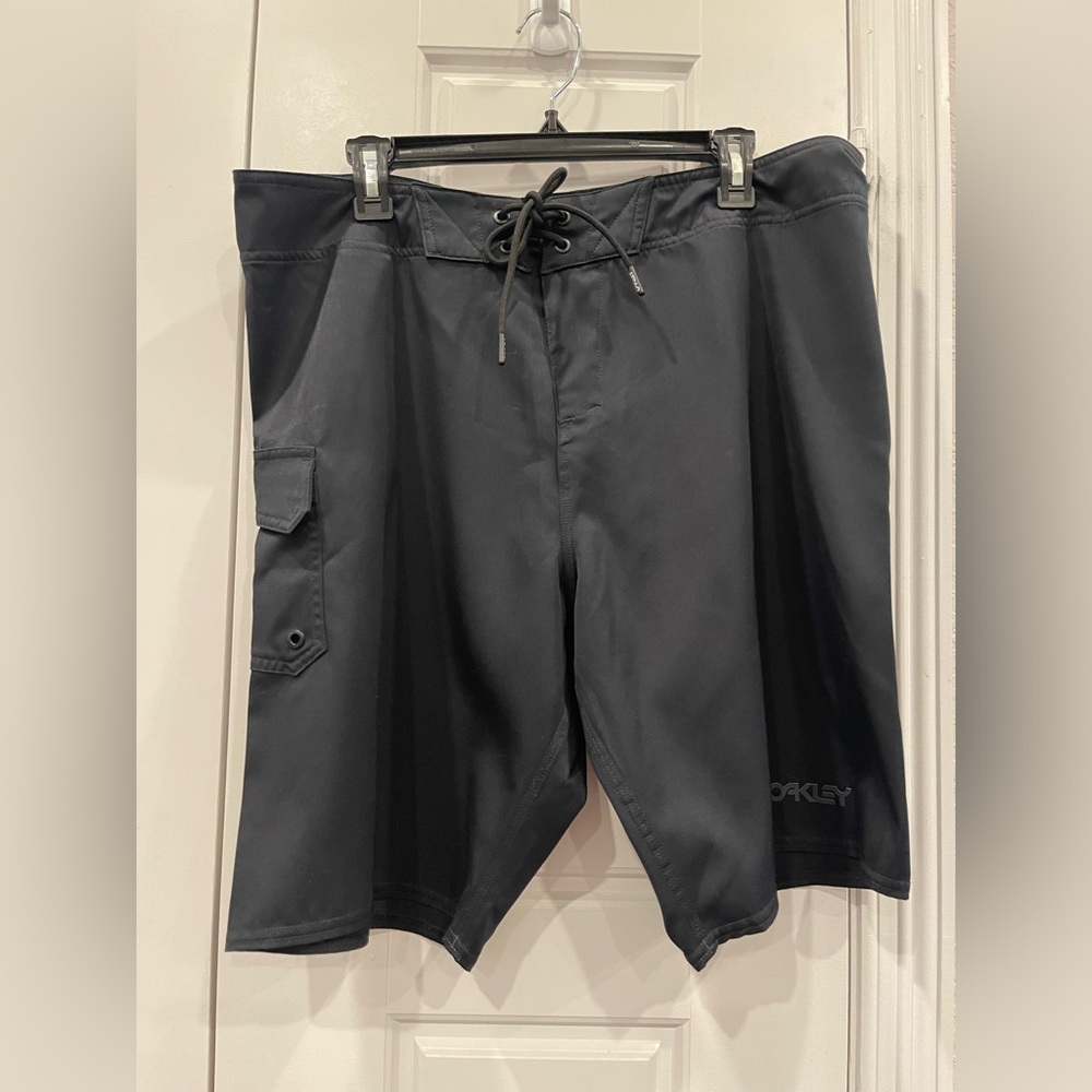OAKLEY Men’s black shorts performance fit
